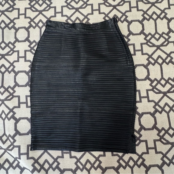 Gianni Versace Black Textured Genuine Leather Pencil Skirt Sz 42 US 10 - Picture 5 of 17
